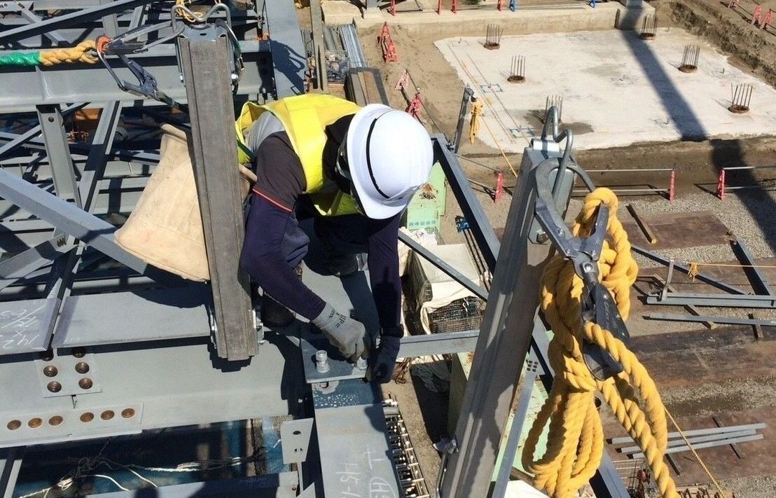 「足場」だけじゃ物足りない経験者へ。重量据付・溶接まで操る【プラント鳶】／資格全額支援／福山市