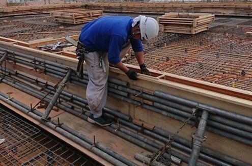 【月給40万円スタート】稼ぎたい経験者募集！型枠解体職人／賞与あり・社保完備