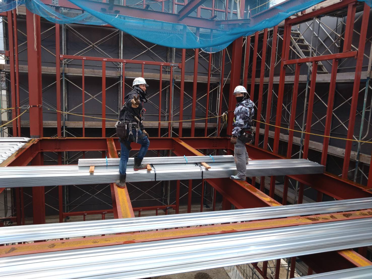 【月給35万～70万】広島のランドマークを組む鉄骨建方／賞与年2回・退職金あり／1級とび技能士在籍のプロ集団／広島市