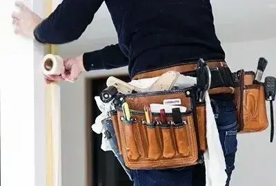 【内装職人/経験者】日給1.8万円保証！軽天・ボードからリノベまで。あなたの「腕」を正当評価。足利市中心に直行直帰で効率よく稼ぐ！