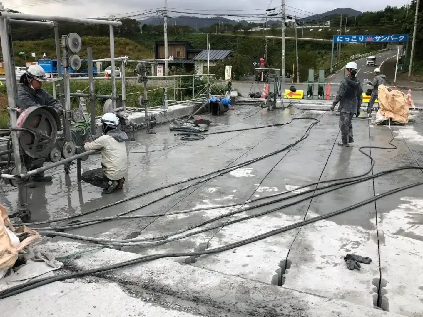 未経験歓迎！力仕事だけじゃない「ミリ単位の専門技術」を学ぶ。ダイヤモンド穿孔スタッフ｜賞与年2回。5連休のリフレッシュ休暇でしっかり休める！