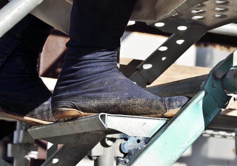 神戸市 鳶職人 経験者募集｜吊り足場・枠組み・重量物据付のプロへ。創業50年の安定企業で即戦力採用！日給＋昇給あり｜近畿一円の多彩な現場をリード