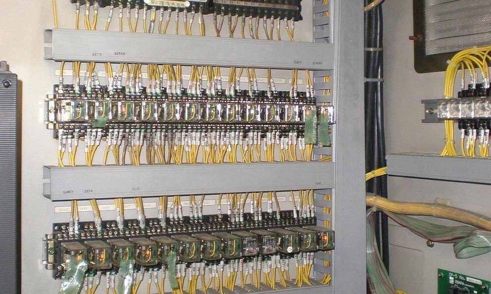 四日市市｜未経験で月給30万〜！土日祝休みの電気・計装工事スタッフ｜正社員。単身者は家賃「全額」負担！ガソリン代・ETC支給など福利厚生が超充実。