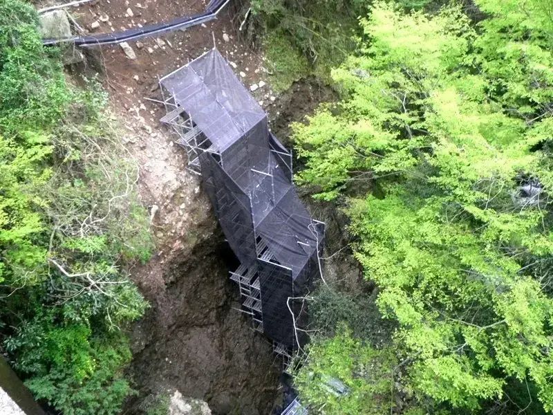 【土木経験者/小山町】自由シフトで休みは自分次第！日給1.8万可＋賞与あり。残業ほぼなし＆社用車貸与。創業80年の安定基盤！