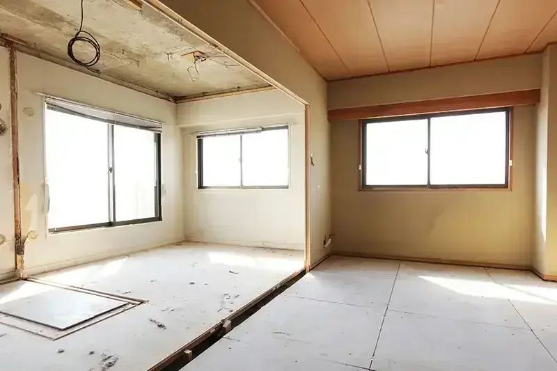 【経験者募集】内装解体のスペシャリストへ。横浜市｜日給1.5万円〜。住宅・店舗の「原状回復・スケルトン」がメイン。無理な破壊より「丁寧な仕事」を評価する社風です。社会保険完備＆交通費支給。