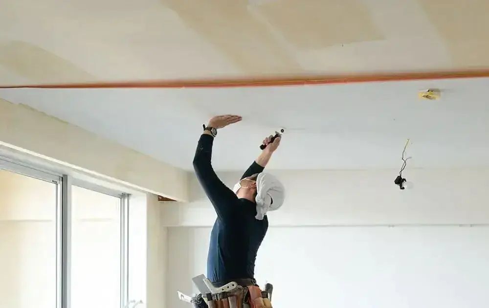 足立区｜未経験から月給28万！20〜30代活躍中の活気ある職場でリフォームのプロへ！｜スタッフの多くがゼロから成長！