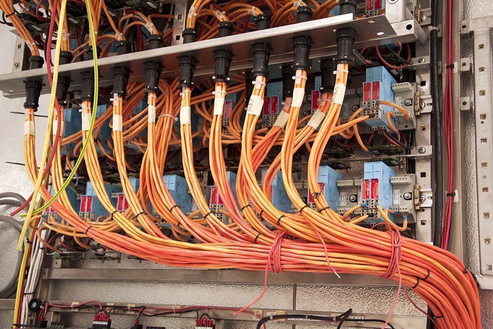 【電気工事経験者募集】/月給30万＋賞与年2回。残業月10hでほぼ定時退社＆直行直帰！家族・住宅手当も充実/さいたま市