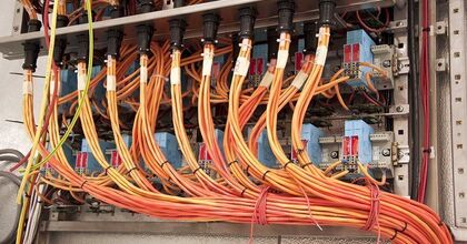 【電気工事経験者募集】/月給30万＋賞与年2回。残業月10hでほぼ定時退社＆直行直帰！家族・住宅手当も充実/さいたま市