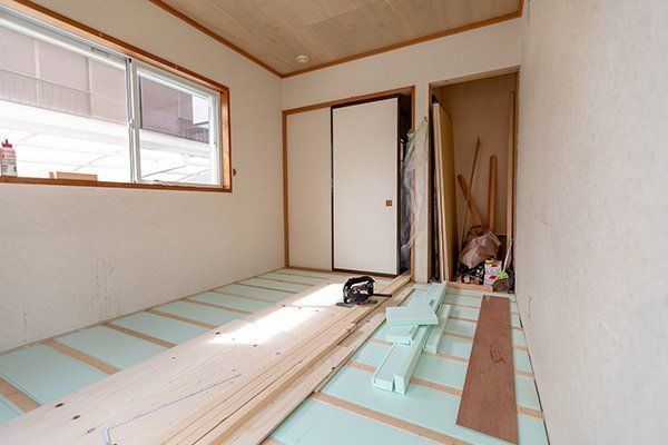 【未経験歓迎】働く時間は自分で決める！フレックス制の内装・清掃スタッフ。月給23万以上/ライフスタイルを大切にしながら、手に職をつけたい方に最適！/八潮市