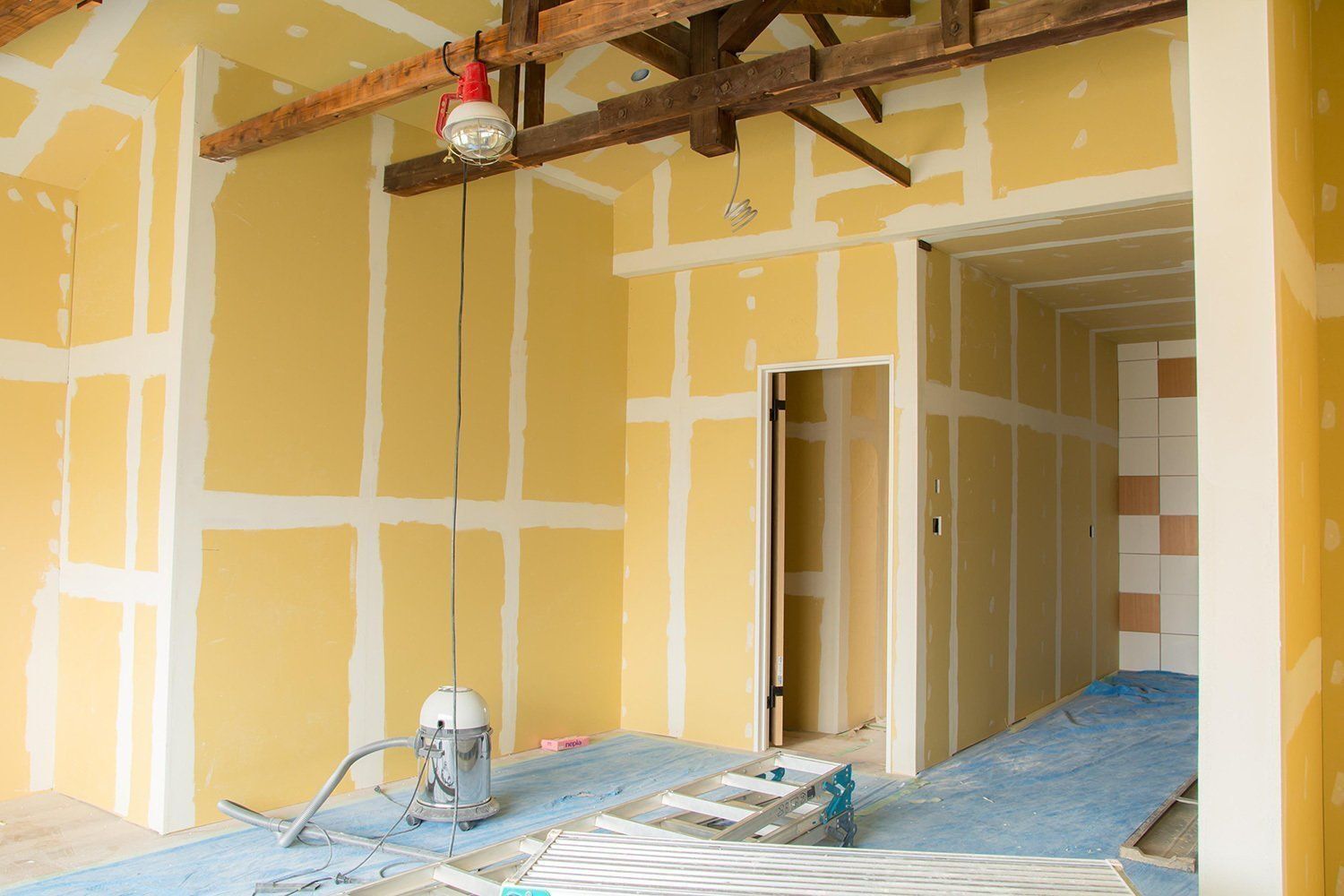 八潮市｜原状回復・内装経験者募集。月給24万〜40万。将来の独立を全力支援！あなたのやる気を報酬で評価します