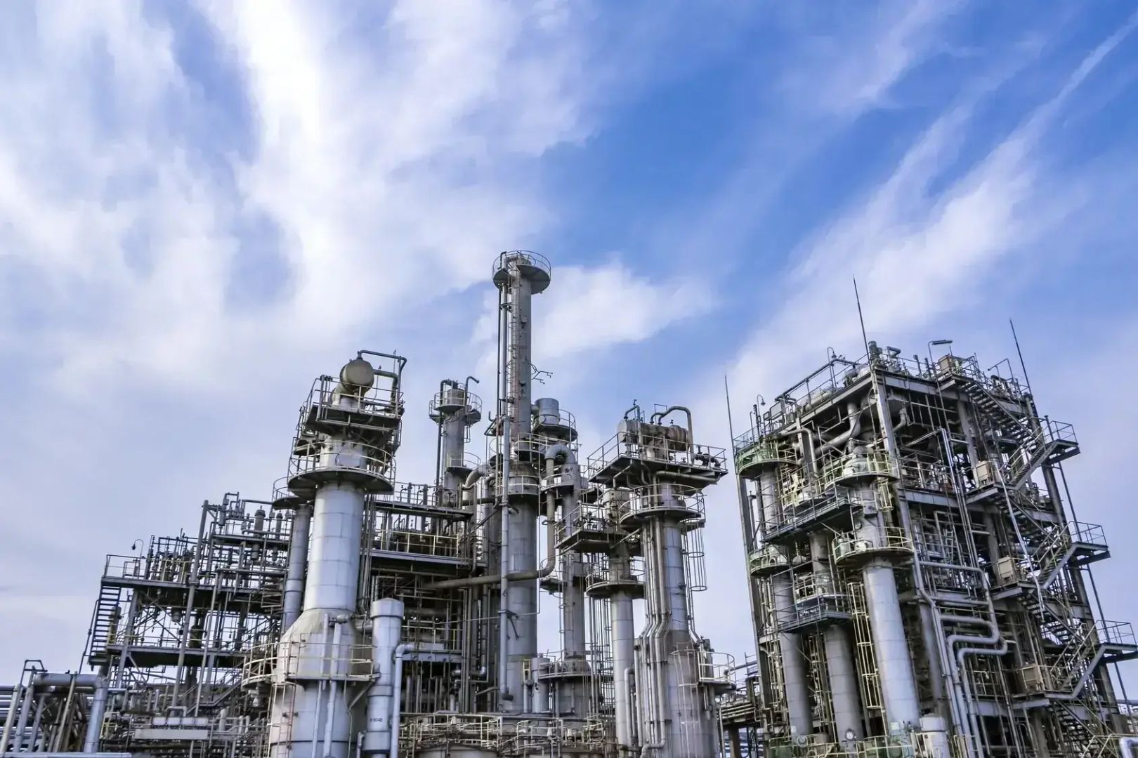 尼崎からモノづくりの未来を創る。 「管理」の先にある、上流工程のコンサルティングへ。 【賞与 2 回 / 土日休み / 経験を武器に専門家へ】