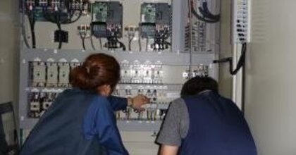 【未経験から月給25万＋賞与年2回】一生モノの「電気技術」をゼロから伝授！さいたま市西区で制御盤製作＆電気工事スタッフ募集。