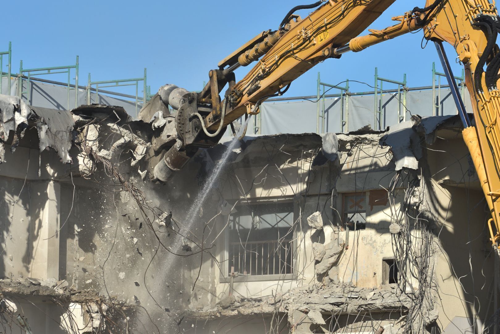 【解体アルバイト】日給1.5万〜2.5万。資格があれば即昇給！「まずはバイトから」スタートして、将来の正社員登用も大歓迎。賞与・社保完備・光熱費込の寮あり！