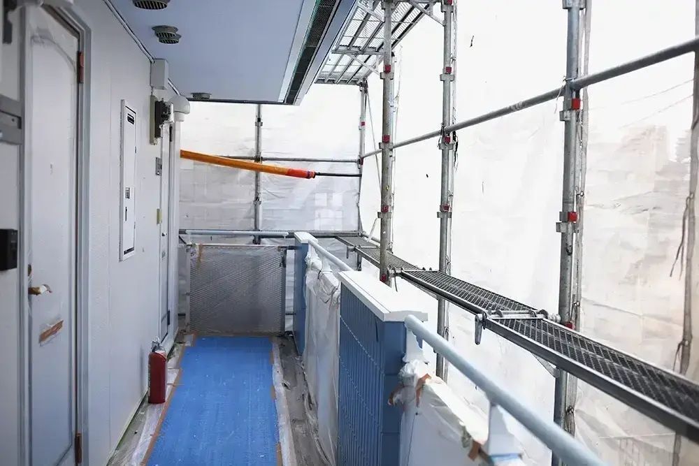 【板橋区】大規模ビル・マンションの「最終仕上げ」を任せる。あなたの段取り力がチームを救う。道具一式支給・直行直帰OK・日給1.5万円まで昇給あり！