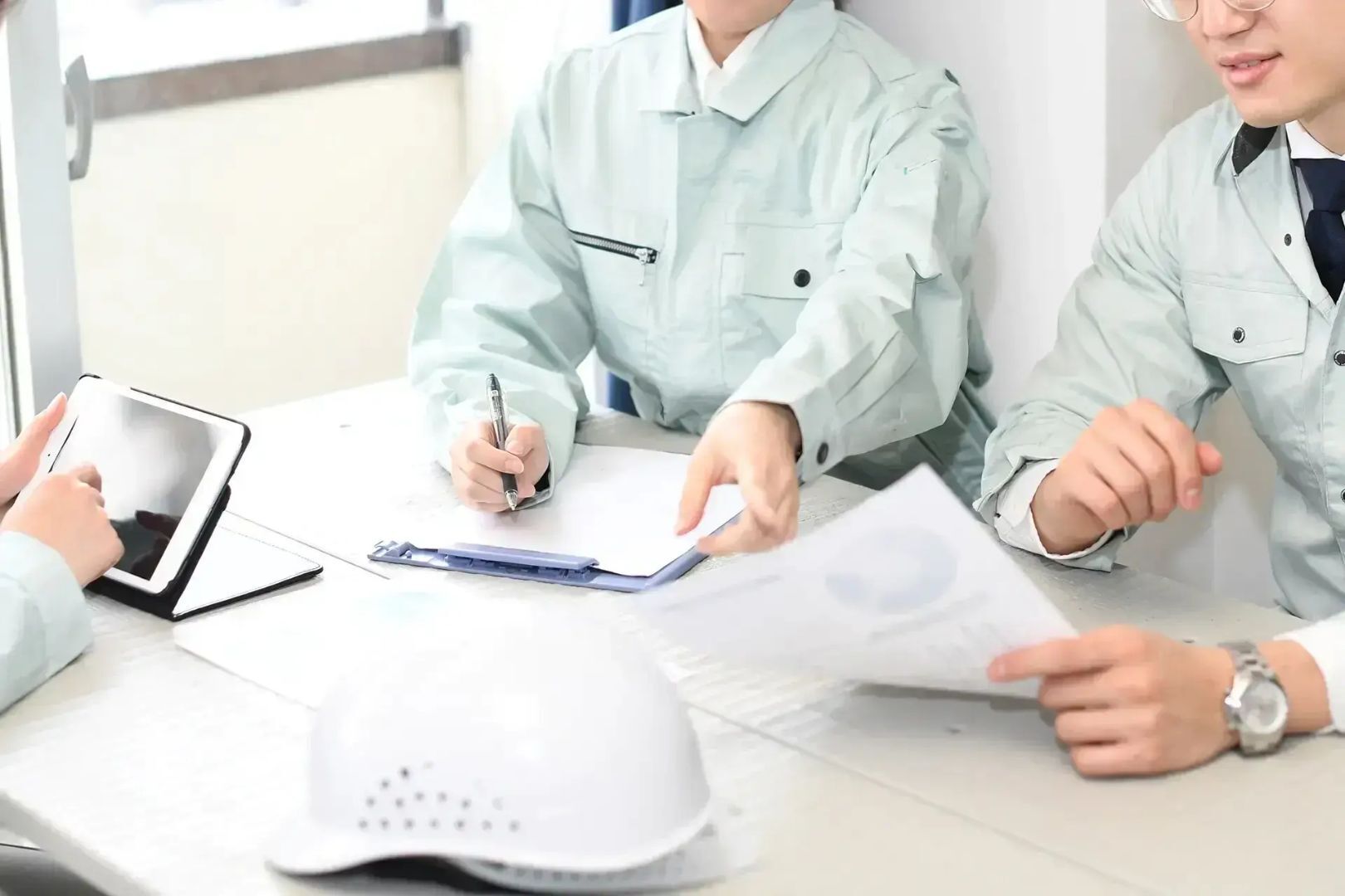 建築管理（経験者）｜土日祝休（年休125日）｜残業ほぼなし｜住宅・家族手当完備。17時定時で社用車通勤OK！多摩で「技」と「生活」を両立する。