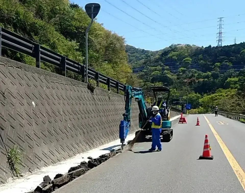 【施工管理経験者/小山町】休みは自分次第の「自由シフト」！残業ほぼなし＆社用車貸与。創業80年の安定基盤で、現場の司令塔へ。