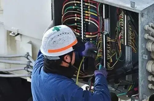 電気工事士／未経験歓迎／年間休日110日越え／賞与年2回／資格取得支援