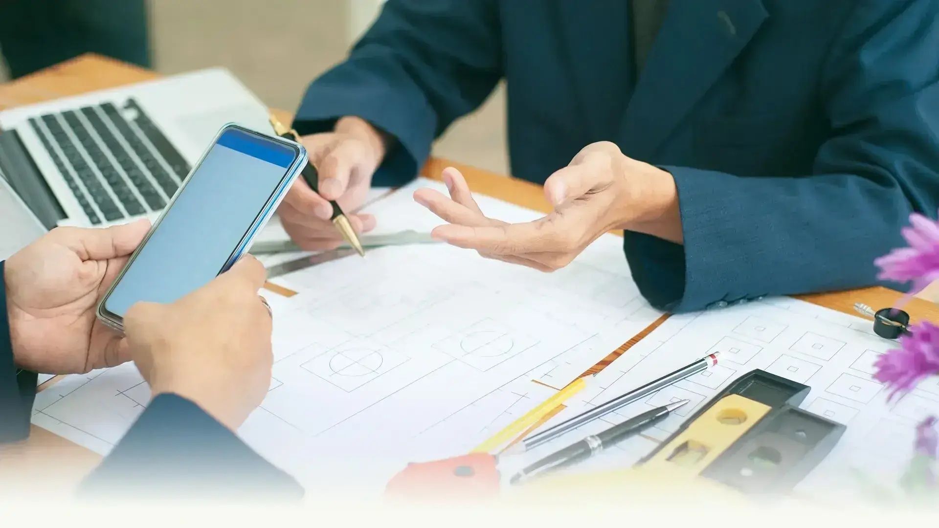 【土日休み/経験者歓迎】電気工事の技術提案営業｜月給30万〜・残業月20h程度