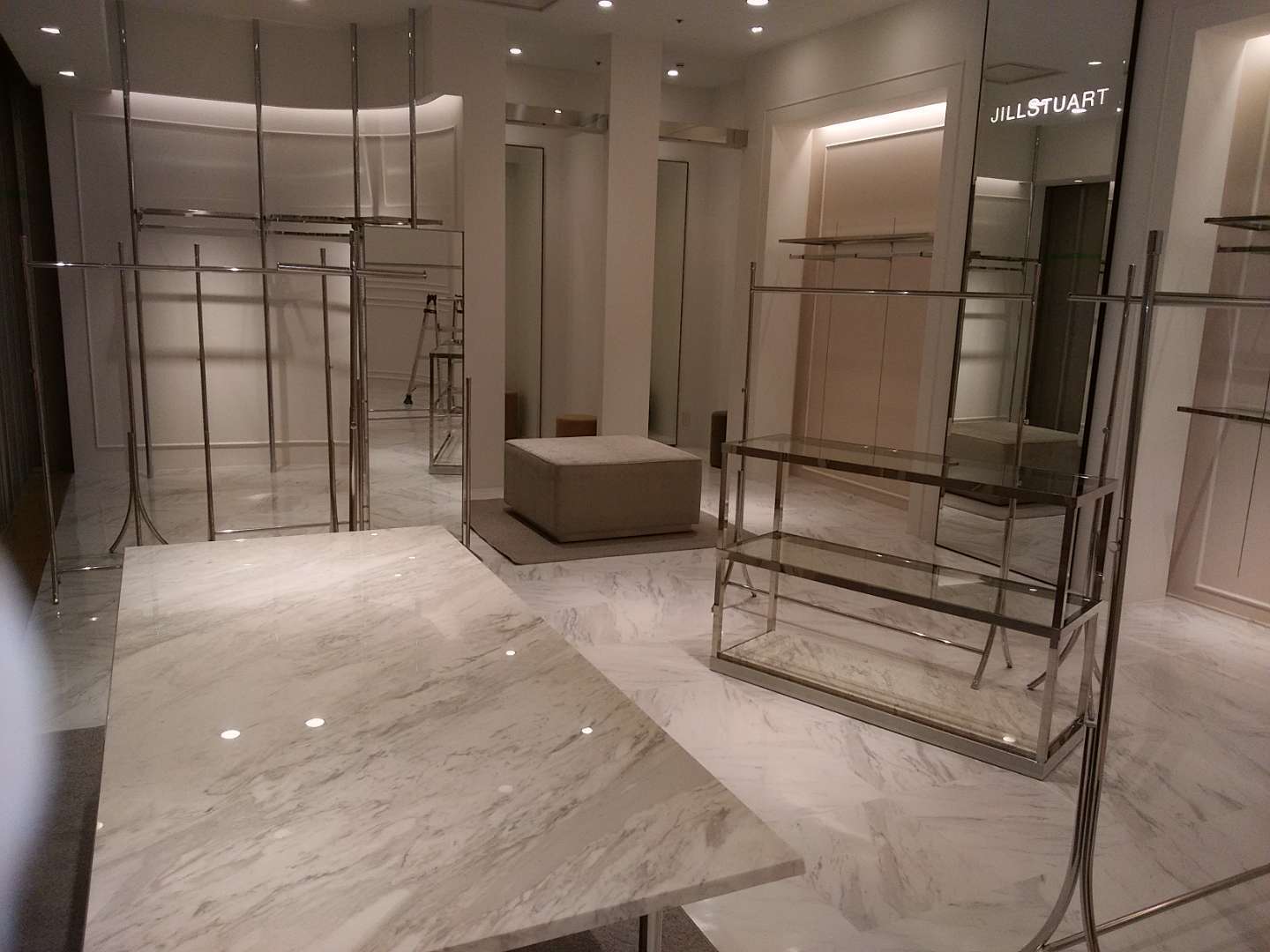 東京都新宿区 物販店 新装工事 | 店舗の施工事例 | 墨田区のスタイルアルファでは店舗内装やリノベーション工事を承っております