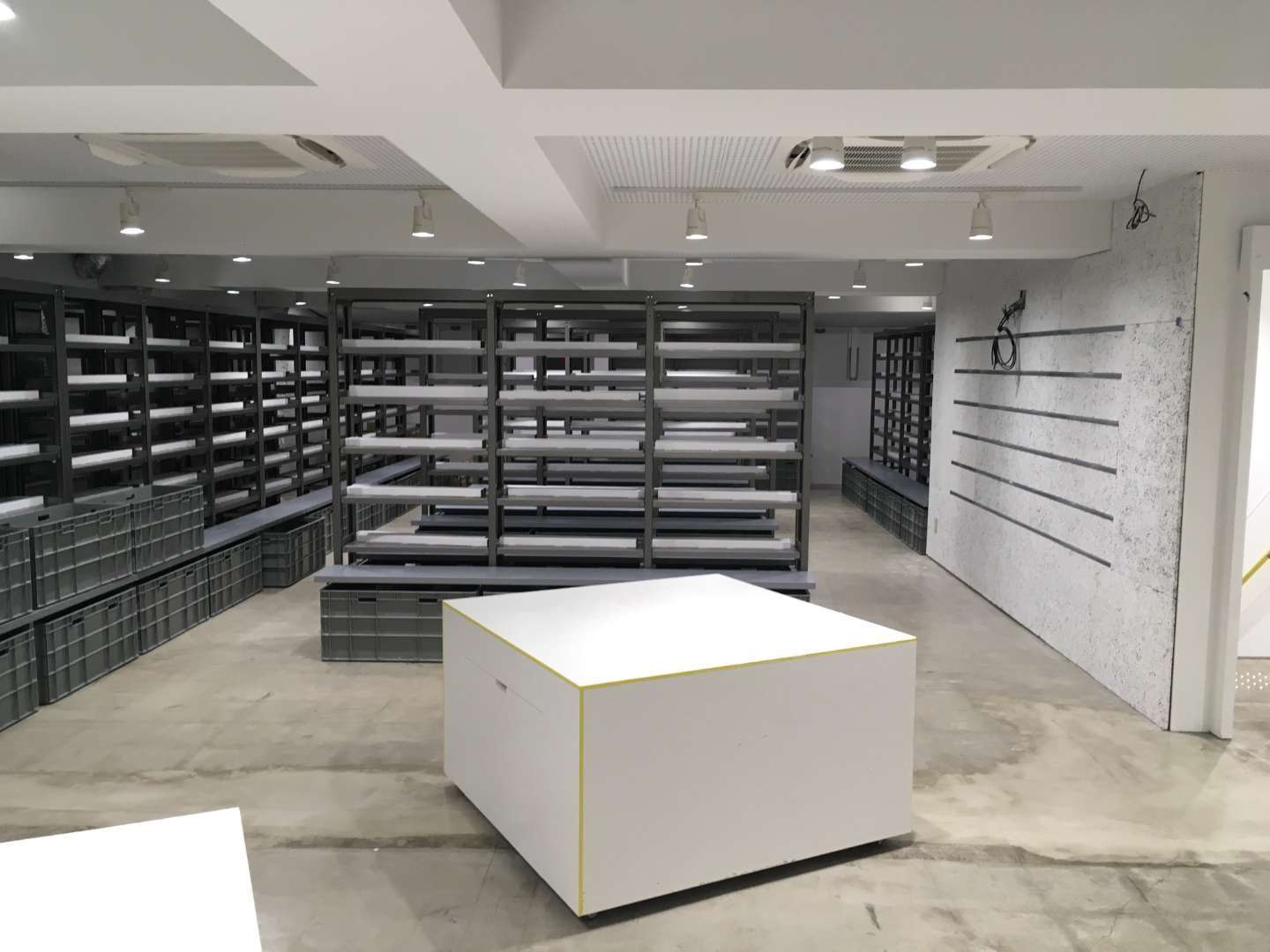 東京都豊島区 物販店 新装工事 | 店舗の施工事例 | 墨田区のスタイルアルファでは店舗内装やリノベーション工事を承っております
