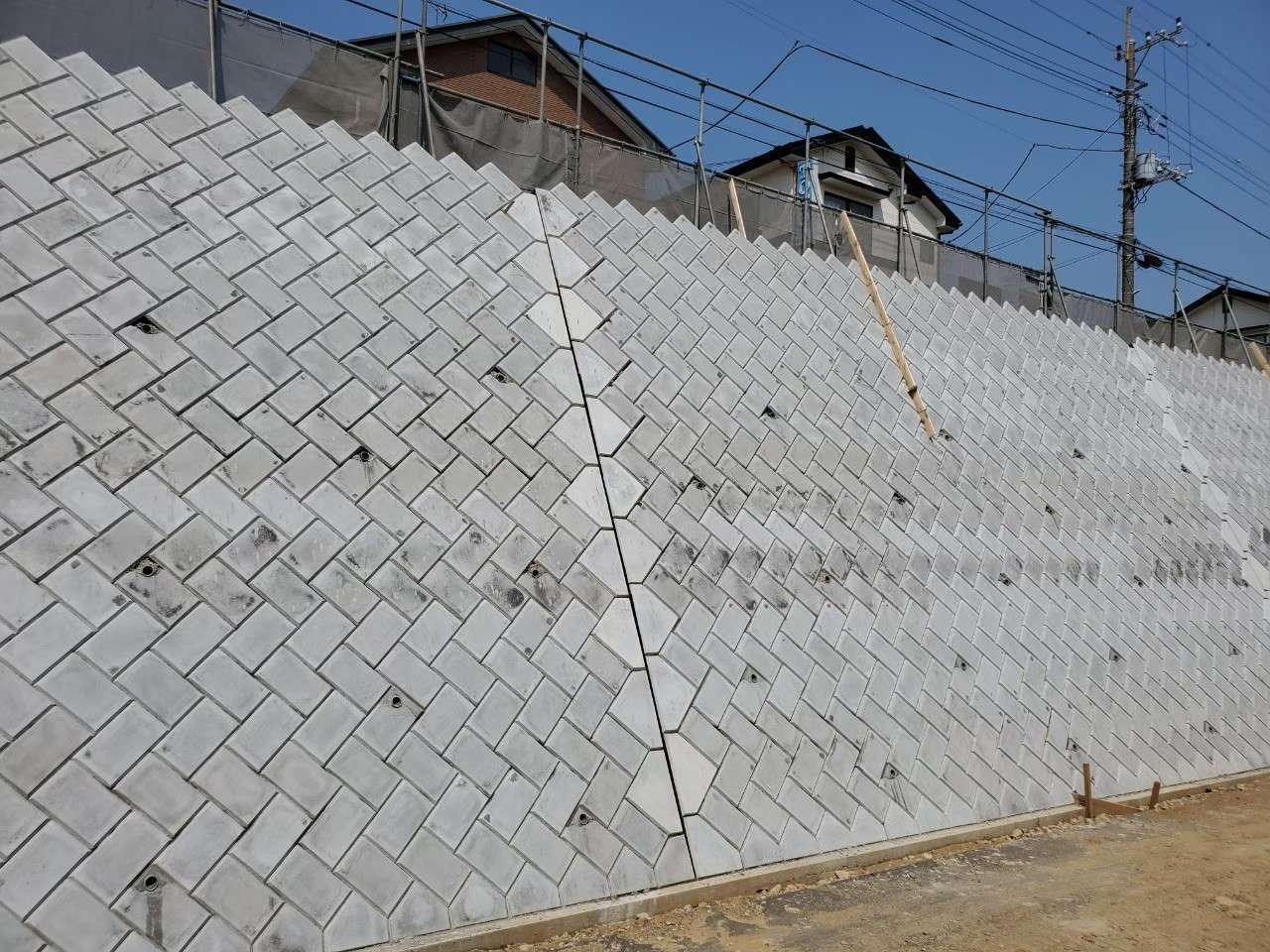 埼玉県ふじみ野市 間知ブロック積工事 調節池 施工事例 | 土木(舗装・砂防・河川・管路など)の施工事例 | 間知ブロックの事なら埼玉県所沢市 ...
