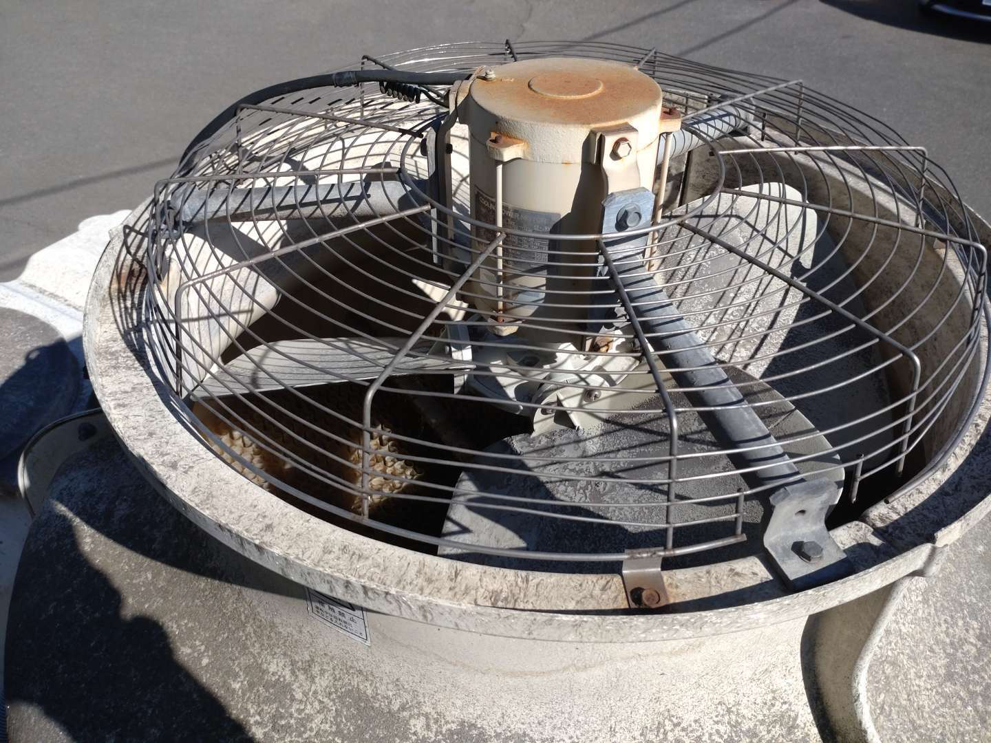 前橋市工場クーリングタワーファンモーター交換 工場・プラントの施工事例 群馬県高崎市のエアコン取付・エアコン修理【有限会社エアックス】