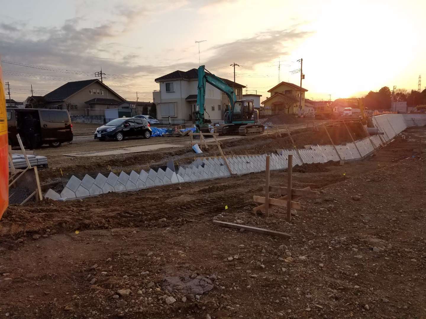 埼玉県日高市 約5度の縦断勾配 間知ブロック積 河川 調節池 施工事例 土木（舗装・砂防・河川・管路）の施工事例 間知ブロックの事なら