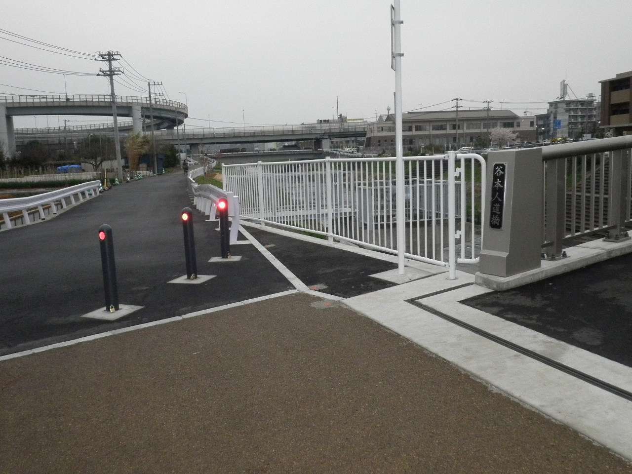 谷本人道橋架橋工事 | 土木（舗装・砂防・河川・管路など）の施工事例 | 神奈川県横浜市の土木工事なら株式会社チュウバチ