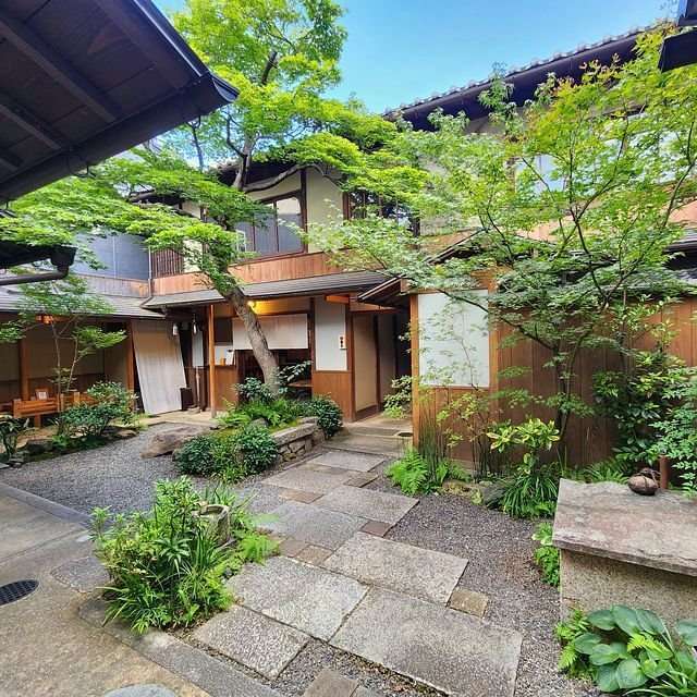 京都市|業務用エアコン工事|飲食店 | ビルの施工事例 | 大阪府堺市の空調会社。近畿全域に対応し、補助金を活用した業務用エアコンの更新を申請 ...