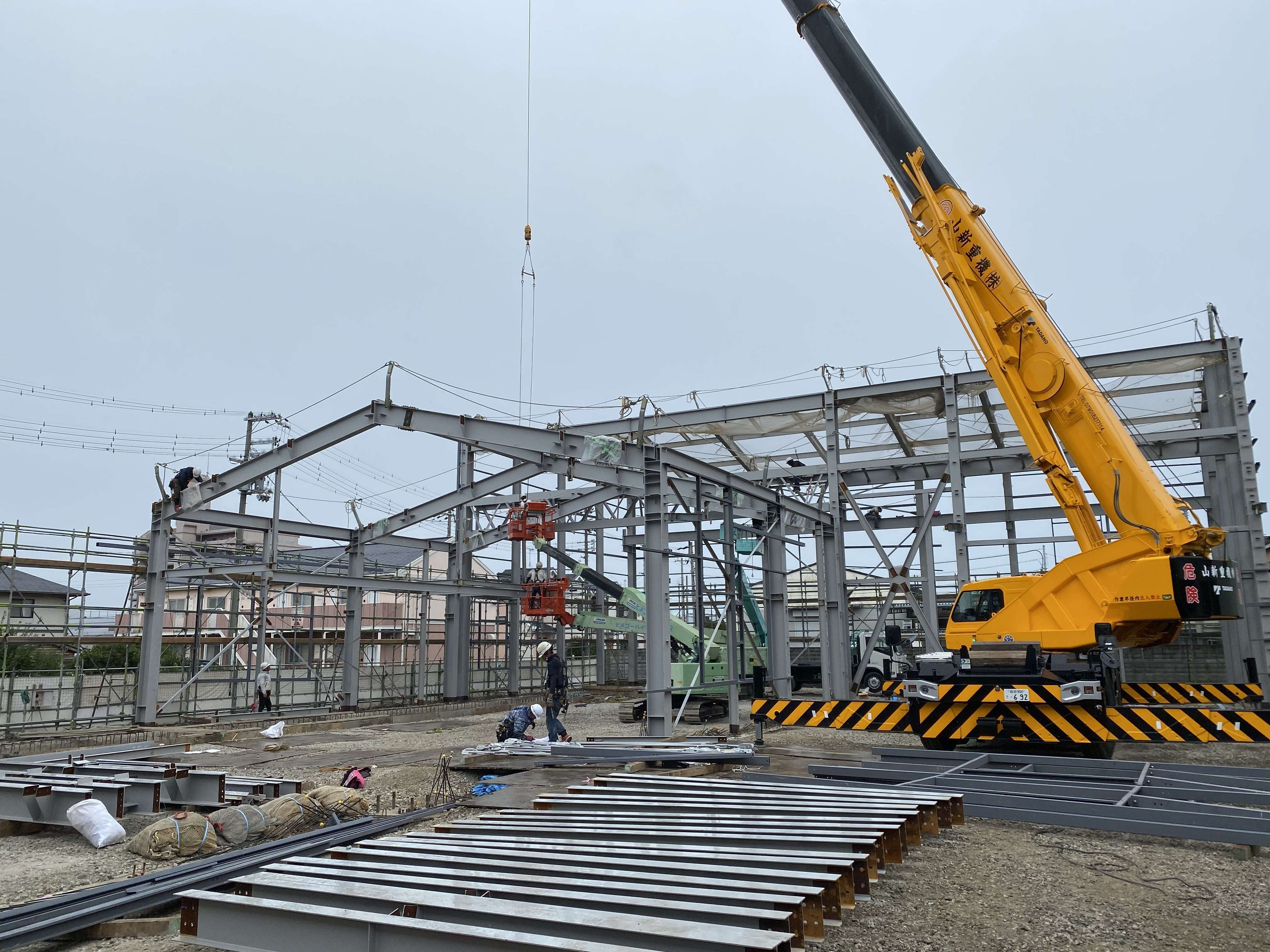 東亜製鎖株式会社検査試験棟新築工事 102t 工場 プラントの施工事例 鉄骨工事 機械器具設置工事のことなら兵庫県姫路市のiwyまで