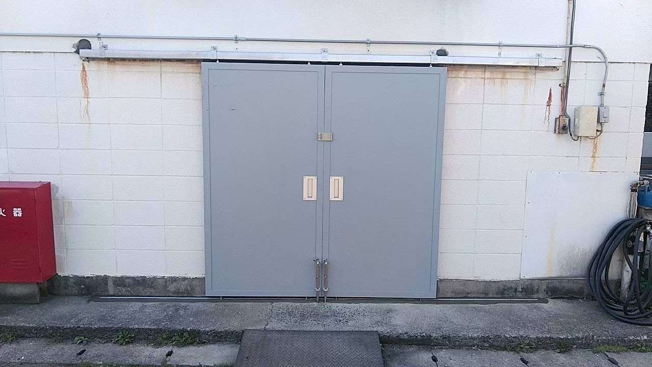 大型鉄扉改修工事【神奈川県・横浜市】 | オフィス・事務所の施工事例 | 有限会社山口商会
