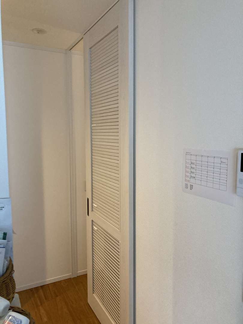 リビング階段の仕切り戸設置 戸建ての施工事例 埼玉県戸田市の戸建て ビル マンションリフォームはナックプランニング