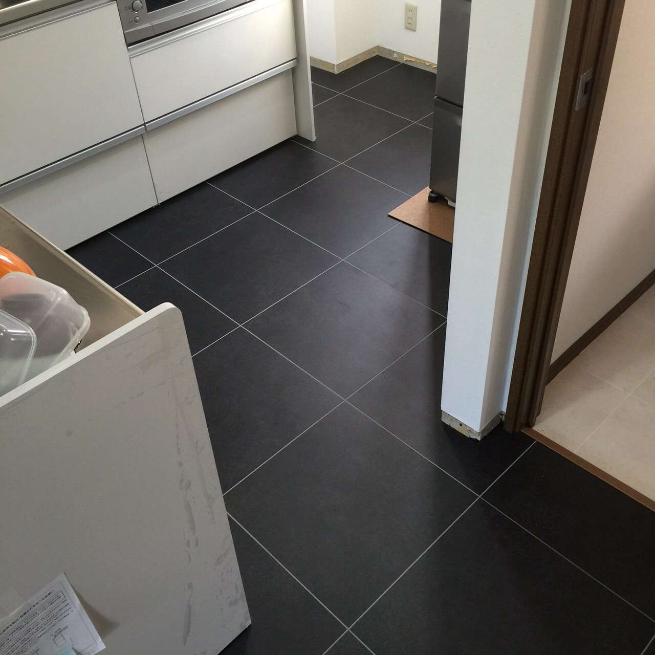 キッチンフロアータイル張り替え工事 神戸市 その他の施工事例 兵庫県川西市のn I Cはクロス張替えやリフォームなどを承ります