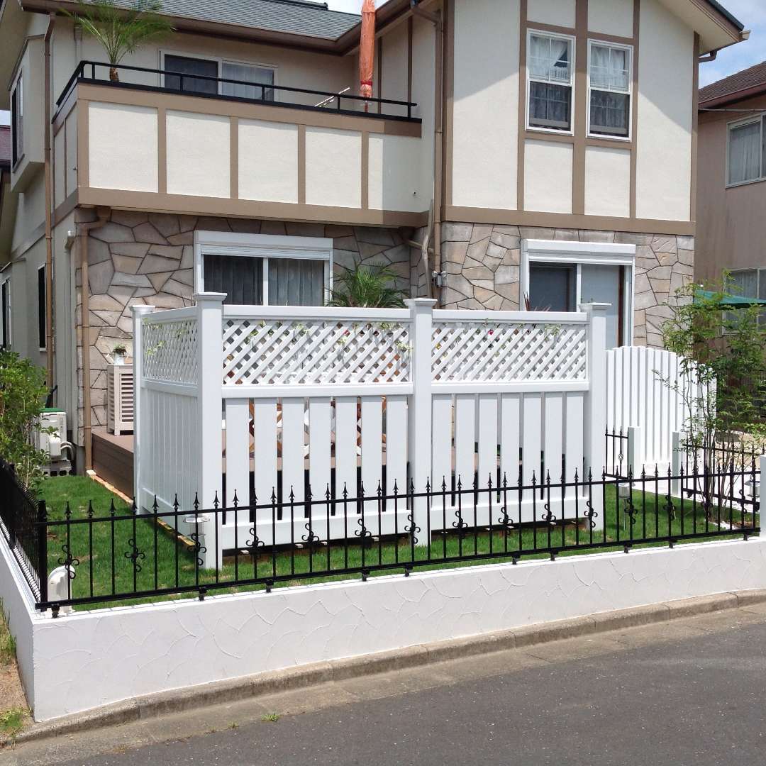 バイナルフェンスとアイアン 千葉県大網白里市 戸建ての施工事例 千葉県大網白里市のバイナルフェンス など外構工事 造園工事 Gardenウィズテリア