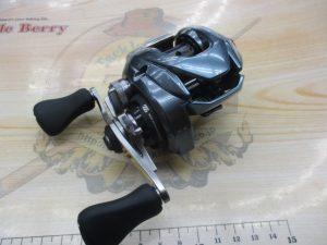 軽量ルアーをﾋﾟｼｯと投げれるBFSリール！