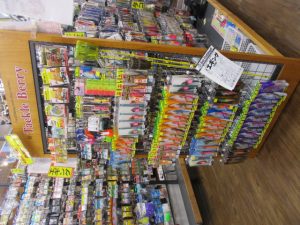 エギングやメッキ・カマスの本格的なシーズンに突入！特設コーナーを用意しています。