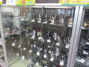 中古ロッド・リール・ルアー・ワーム一挙店頭出し！