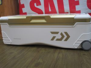 大物釣りに必須のクーラーです！！