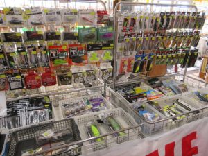 バス、トラウト、餌用品大量です！