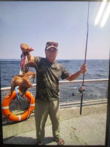 【戸塚中継店】▼釣果情報▼ヒロさんまだまだ絶好調！本牧海釣り施設でマダコGET！