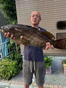 【戸塚中継店】▼釣果情報▼くえさん伊豆の沖磯でクエGET！