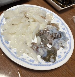 船でタコ釣れてるみたい！