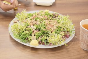 会社で鰹のたたきをいただきました😋🐟