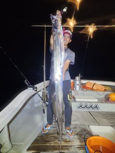 🐟沖縄うるま店釣果情報🐟身長越えメガタチ！？
