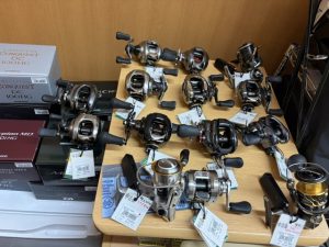 中古品大量放出、特にリールとソルトルアー大量です！