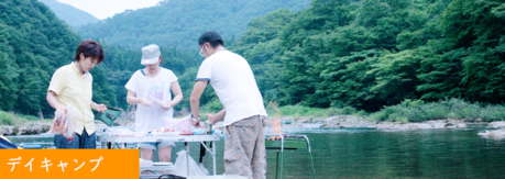 鬼怒川温泉オートキャンプ場でバーベキューをしている人たちの写真