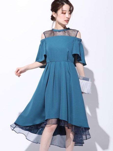 綺麗なドレスを纏った女性