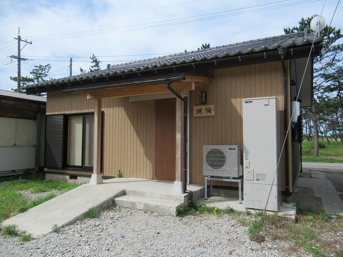 大島キャンプ場のコテージの写真