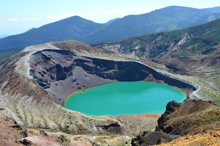 山にできた湖