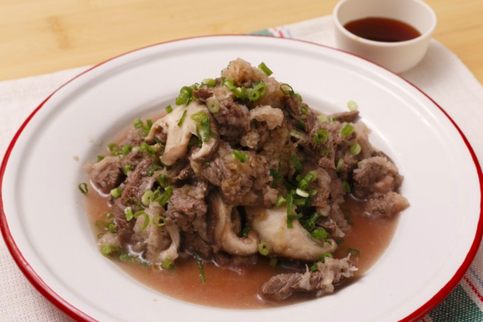 牛肉とキノコのみぞれ煮の写真